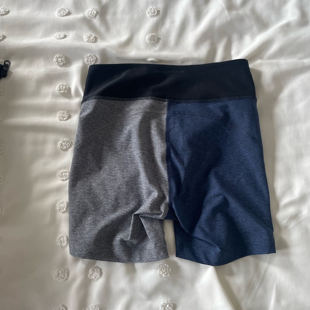 Outdoor Voices - VGUC - Warm Up Shorts - Size Small